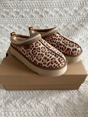 UGG Leopard-Print Platform Clog - Chestnut/Tan